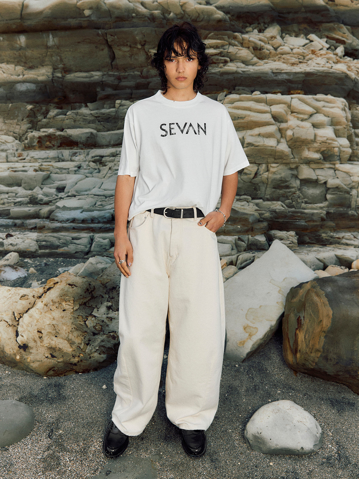 WIDE BAGGY WHITE DENIM