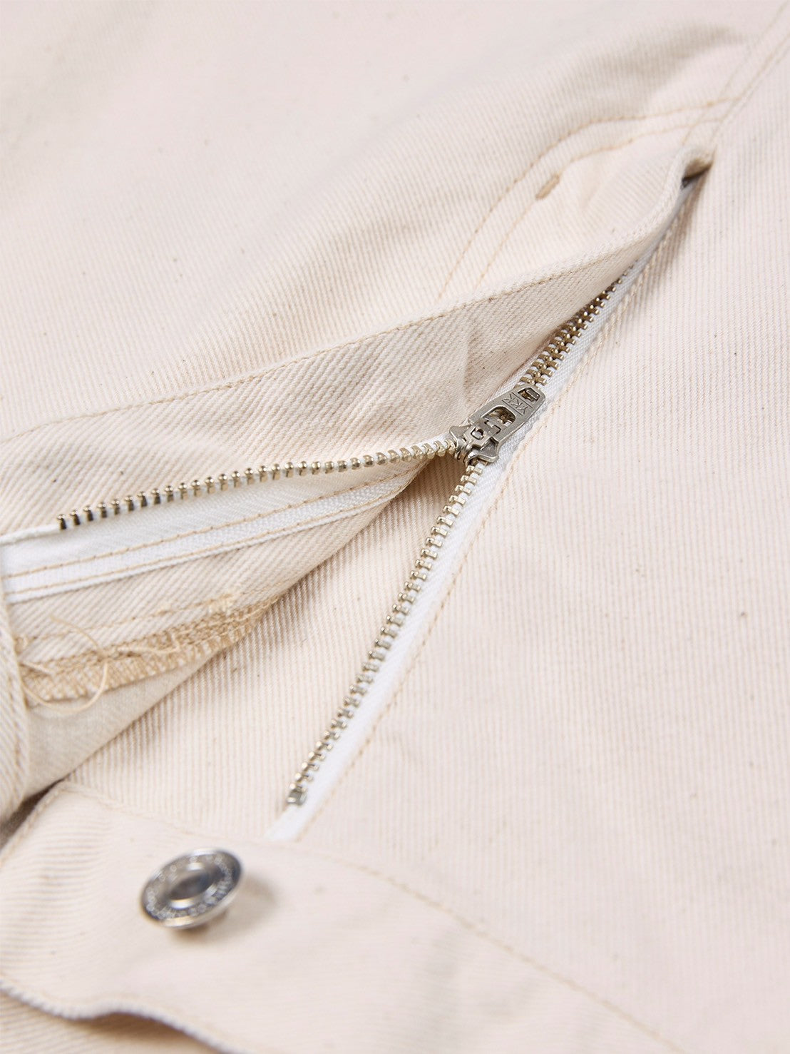 WIDE BAGGY WHITE DENIM
